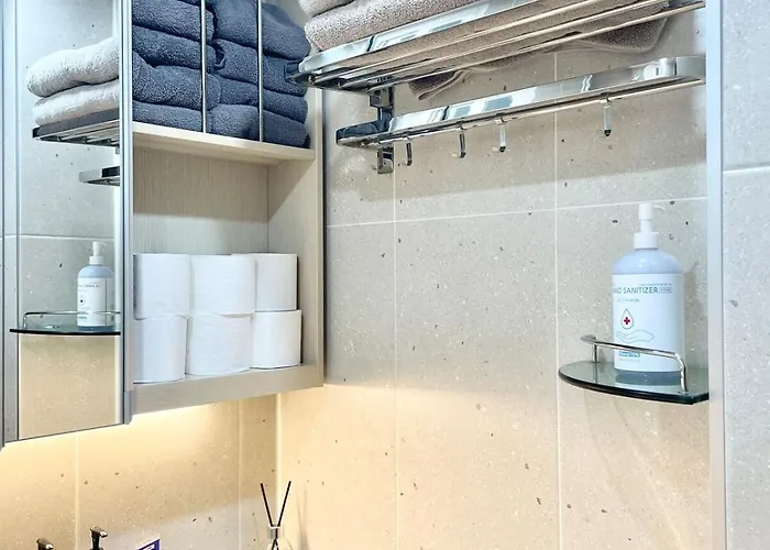 Station, Airport Railroad 3 Mins Walk , Ktx, 4-8 People, Hongdae, Ddp